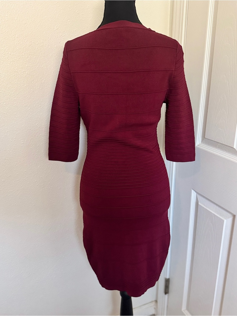 Guess by Marciano Bandage Dress Medium Burgundy Bodycon V Neck Cocktail - Picture 3 of 6
